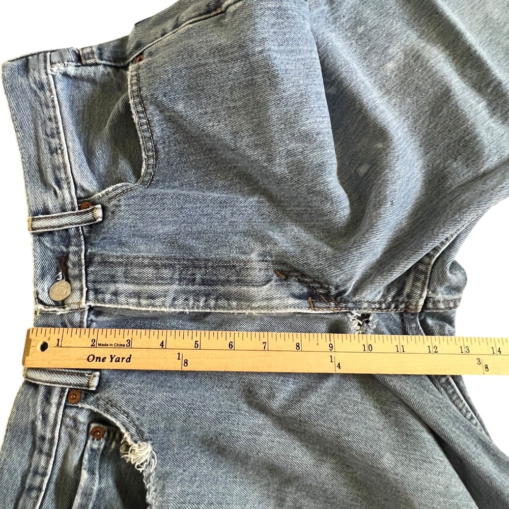 Levi's 550 Relaxed Fit Jeans Grunge Thrashed Light Wash Mens 33x30 Distressed - Picture 16 of 16